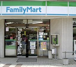 [周辺] ファミリーマート南青山三丁目店 533m