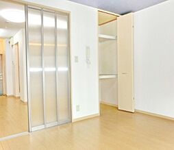 シュトラーセ 1階1DKのリビング/ダイニング