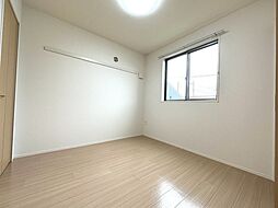 リーセント・メゾンS 2階1LDKのリビング/ダイニング