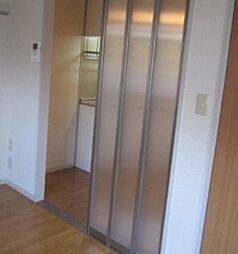 国立クインテット 1階1Kのリビング/ダイニング