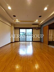 ロイヤルハウス都立大 2階3LDKのリビング/ダイニング