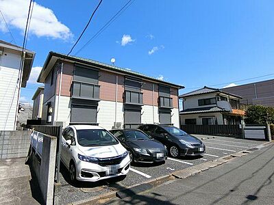 外観：【☆積水ハウスのシャーメゾン☆】敷地内駐車場は各戸1台付きです！！