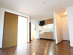 サバーブス相原 201 2階1LDKのリビング/ダイニング