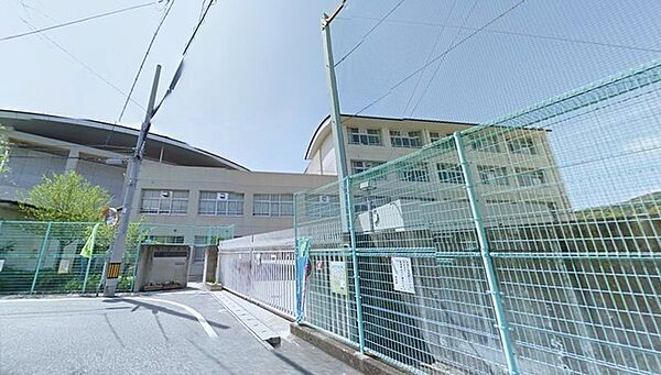 画像4:神戸市立丸山中学校 746m