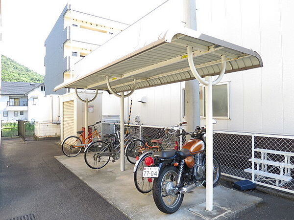 画像22:屋根付きの自転車置場があります