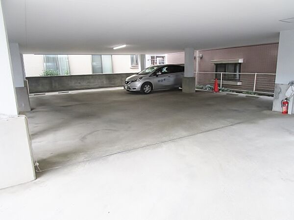 画像28:駐車場