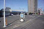ローソン小山駅東通り二丁目店 296m