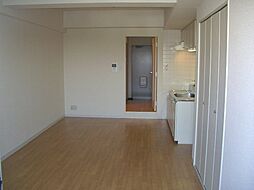 ワイズアーク三国ケ丘 5階1DKのリビング/ダイニング