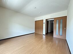 アースグローリエ 102 1階1Kのリビング/ダイニング