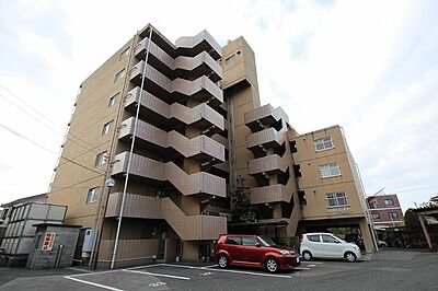 外観：7階建てマンションです☆