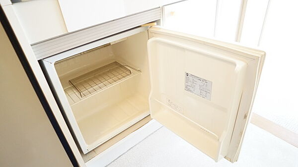 画像23:ミニ冷蔵庫