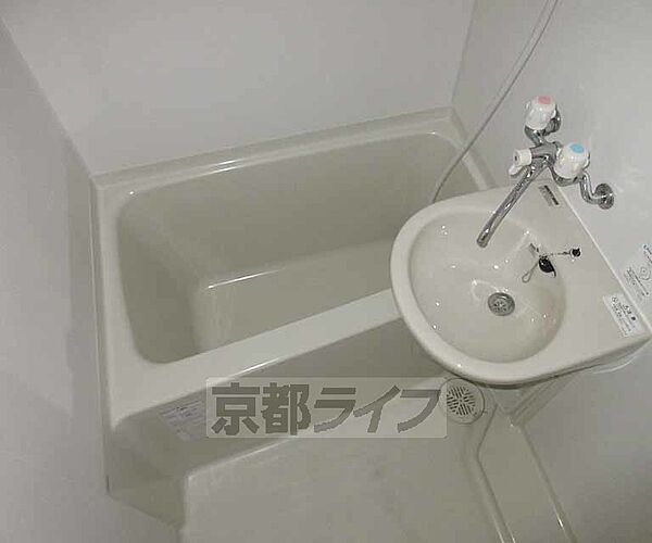 画像27:ゆったりとした浴槽です