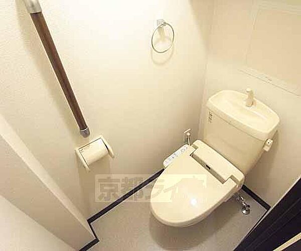 画像7:ウォシュレット付きのトイレです。
