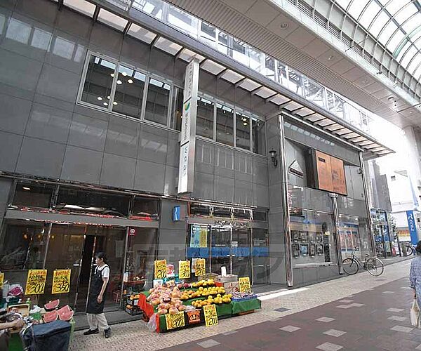 画像18:近畿労働金庫伏見支店まで95m 大手筋商店街内。雨に打たれません