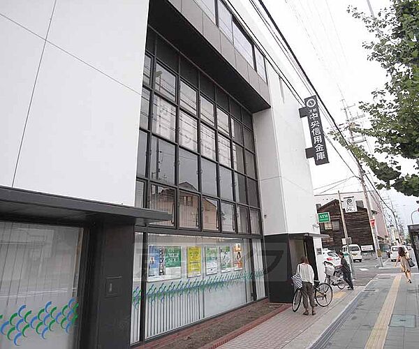 京都中央信用金庫 竹田南支店まで194m 国道24号線沿いです。最寄は伏見駅です。