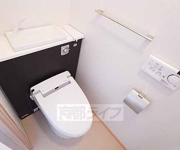 画像7:雰囲気の良いウォシュレット付きのトイレです。