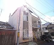 三角屋根が特徴的です。