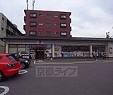 セブンイレブン京都常盤店まで61m 丸太町通りのマツモトに西側にございます。