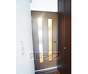 お部屋の仕切りのドアです。
