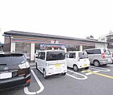 セブンイレブン伏見棒鼻店まで80m 三角地に建っています。