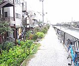 疎水沿いを散歩できます