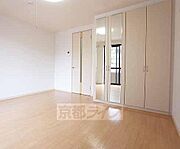 広々とした部屋です。