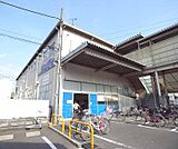サンディ 西京極七条店まで610m 葛野大路七条の東側にございます。七条どおり沿いでございます。