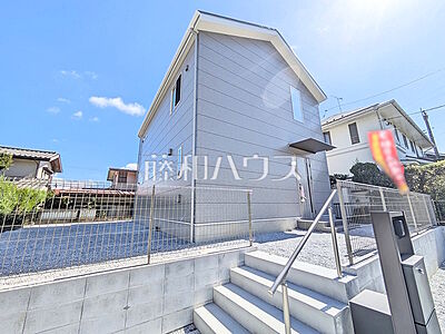 外観:外観 【八王子市南陽台1丁目】 お洒落で雰囲気のある佇まいに自然のやさしい潤いを纏ったこの家は、街に新たな表情を見せてくれることでしょう。 外観:外観 【八王子市南陽台1丁目】 お洒落で雰囲気のある佇まいに自然のやさしい潤いを纏ったこの家は、街に新たな表情を見せてくれることでしょう。