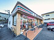 セブン-イレブン 多摩諏訪越通り店 (710m)