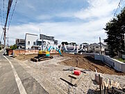≪現地外観≫京王線「つつじヶ丘」駅 徒歩5分！この恵まれたロケーションによる幸福感は、毎朝の通勤時にしっかりと感じられるのではないでしょうか。【調布市西つつじケ丘4丁目】