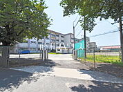 八王子市立四谷中学校 (570m)