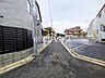 外観：接道状況および現場風景　【中野区沼袋4丁目】 見学はしたいけど、なかなか時間が取れない…そんな方に出勤前や仕事終わりにマイホームを見学できるサポートをいたします。　