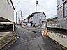 外観：接道状況および現場風景　【中野区沼袋4丁目】 周辺は落ち着いた雰囲気の住宅地です。小さなお子様がいるご家庭も安心です。