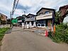 外観：接道状況および現場風景　【清瀬市下宿3丁目】120？超の解放感ある敷地！北側にも歩道付きの道路に面して、更に解放感が増しています