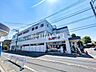 周辺：西友調布入間町店 (300m)