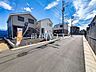 外観：接道状況および現場風景　【清瀬市下宿1丁目】 周辺環境はもちろん日当たりや設備仕様など実際に行ってみないと分からないことも多くございます。営業担当がご案内いたしますので、お気軽にお問い合わせください。