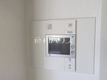 TVモニター付きインターホン 【ライオンズグローベル杉並今川レジデンシア】 防犯に役立つTVモニター付インターフォン訪問者がわかるTVモニター付インターホンは、お子様のお留守番にも活躍するかも?!