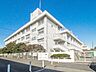周辺：世田谷区立喜多見中学校 (920m)