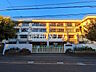 周辺：世田谷区立上祖師谷中学校 (230m)