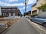 外観：接道状況および現場風景　【中野区上鷺宮2丁目】 お住まい探しは、家の良し悪しだけでなく周辺環境も重要なポイントです。ぜひ一度お客様の目でご覧ください。　