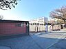 周辺：小手指小学校 (870m)