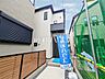 外観：白を基調とした明るめの配色で、柔らかくほっこりとした姿のマイホームです。 　【朝霞市膝折町2丁目】
