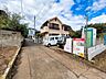 外観：接道状況および現場風景　【東久留米市金山町1丁目】 建物のプレゼンをさせていただきますので、実際の完成イメージを思い描いていただくことができます。お気軽にお問合せ下さい。