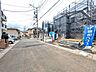 外観：接道状況および現場風景　【新座市馬場2丁目】 建物のプレゼンをさせていただきますので、実際の完成イメージを思い描いていただくことができます。お気軽にお問合せ下さい。