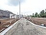 外観：接道状況および現場風景　【東村山市美住町2丁目】 家族みんなで創る、楽しむ、自由設計分譲地！