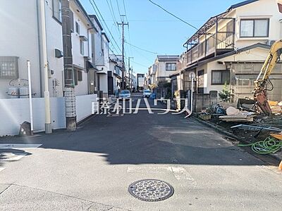 外観：接道状況および現場風景　【新座市石神3丁目】