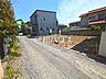 外観：接道状況および現場風景　【東村山市恩多町4丁目】 ハウスメーカーから建物プランまで、あなたの「夢」を「カタチ」にできるフリースタイル分譲地で、夢のマイホームを建築してみませんか？