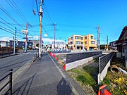 ≪接道状況≫道路から奥まった住まいは、車や人通りも気にならずプライバシーの確保された住空間を保つことができます。【府中市是政6丁目】