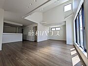 リビング　【調布市柴崎1丁目】