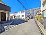 外観：接道状況および現場風景　【所沢市狭山ケ丘2丁目】